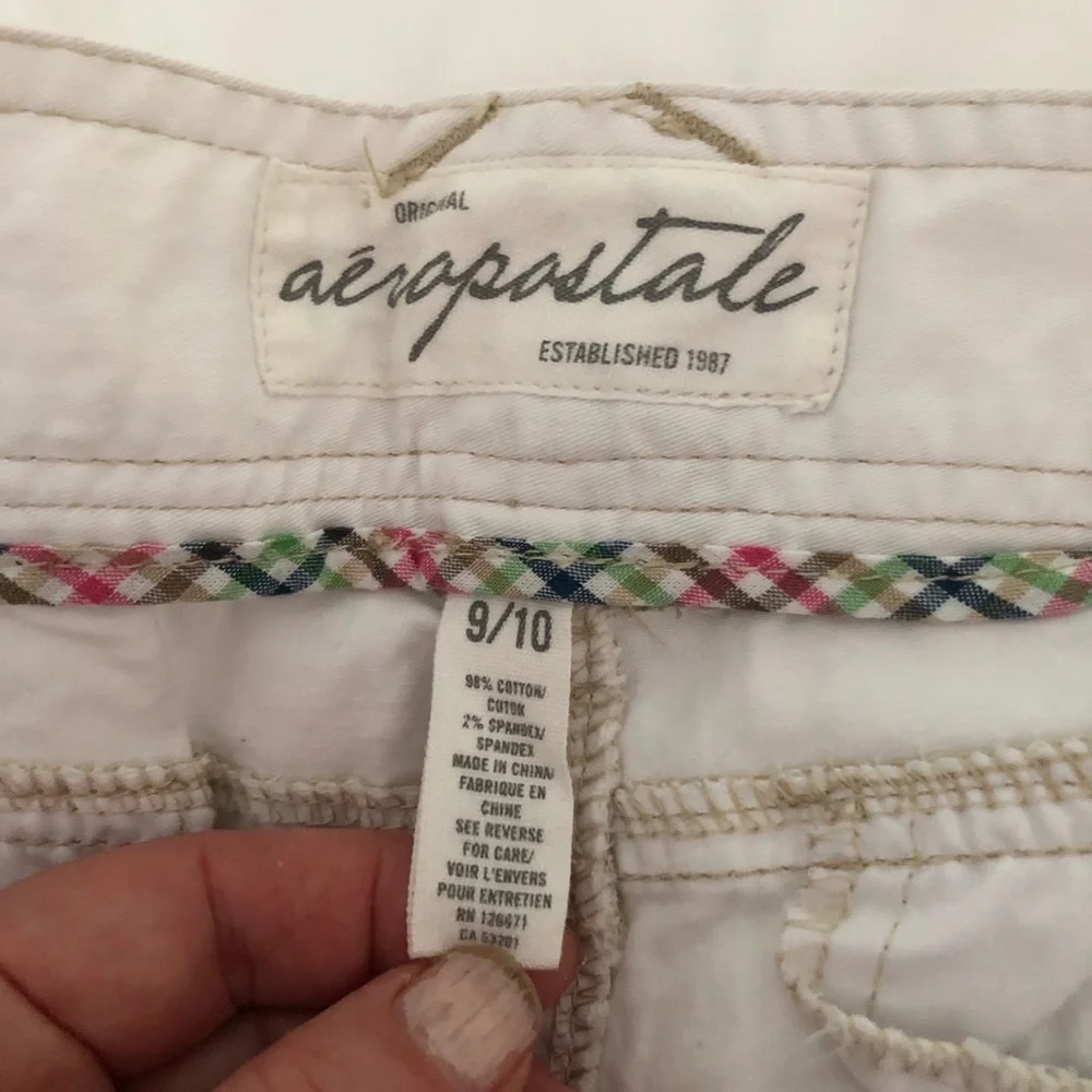 💚 5 for $15! 💚 Aeropostale White Bermuda Shorts